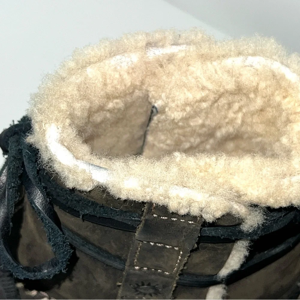 UGG Australia Cove Ankle Boots Black Leather Suede Sheepskin Wrapped Lace Sz 7‎
